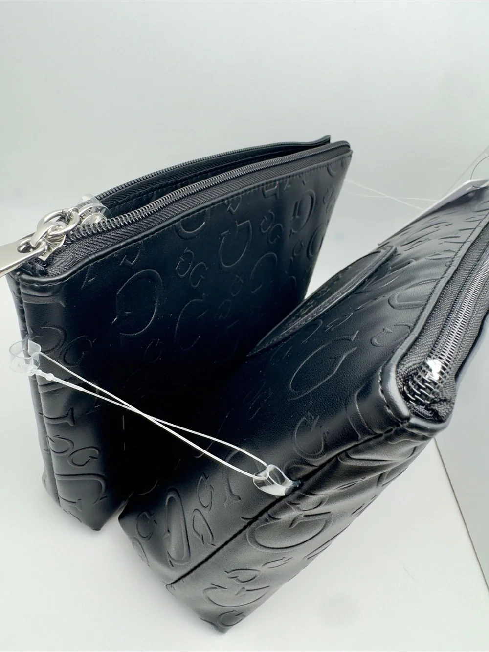 NWT GUESS 2pc Black with Logo Design Forber Travel Bag Cosmetic Pouch Unisex